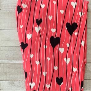 ❤️ LuLaRoe Valentines Day leggings - new! ❤️